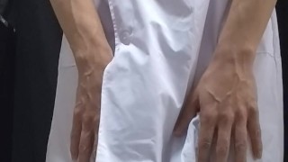 男の娘のナースがおしっこを我慢したけどお漏らししちゃった・・・