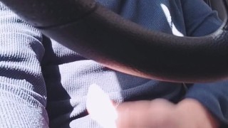 Sacándomela en el carro. Jugando antes de irme al entrenamiento.