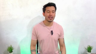 Joven dotado de 20cm pone a su compañero del trabajo a darle sexo oral por primera vez en su vida