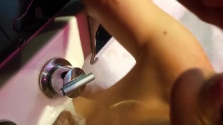 I entered my stepsister's room and se gave me a blowjob