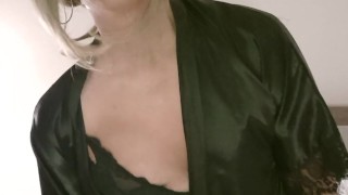 Beautiful Crossdresser takes a dildo in the ass and beats off