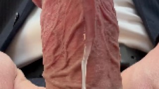 【毎日射精する3児の父】仕事中に我慢できずスーツのままオナニー