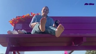 STARE AT THE GIANTESS' FEET