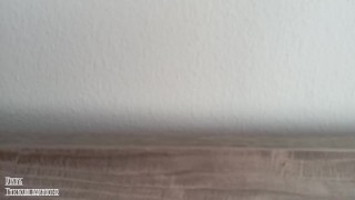 Llego a tiempo para pajearme escuchando los ruidos de la vecina siendo follada por el culo!