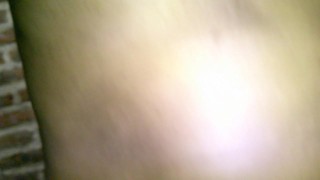 esplorando mi cuerpo en el baño