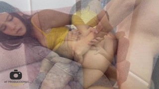 Mi timida hermanastra quiere ser gimnasta y le ayudo dándole la mejor follada de su vida.