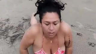 Latina en la playa 👙