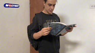 DANDOLE VERGA A MI DULCE VECINA SUMISA DESPUES DE SER DESCUBIERTO - PORNO EN ESPAÑOL