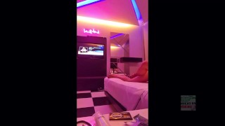 Follando frente a mi marido para que vea lo puta que puedo ser