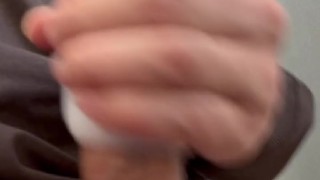 【悲報】TENGA EGG、チン圧に負けて突き抜ける