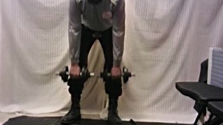 PESO MUERTO RUMANO-MOSTRANDO POLLA Y CON UNIFORME VS