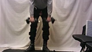 PESO MUERTO RUMANO-MOSTRANDO POLLA Y CON UNIFORME VS