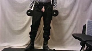 PESO MUERTO RUMANO-MOSTRANDO POLLA Y CON UNIFORME VS