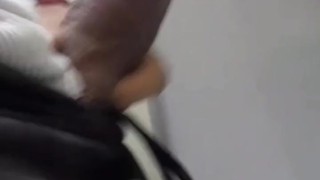 Mi polla enorme en el baño público