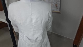 Ginecologista fode pela primeira vez uma safada!