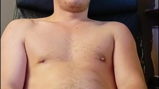 Chico se Masturba en su trabajo