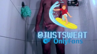 Buff builder wanks him self off in the shared shower