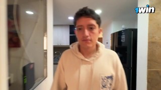 Rubia de tetas grandes se atasca en la lavadora y su hermanastro se la folla - Naty Delgado