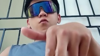 Pinoy tận hưởng toy thít chặt trước garage