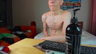 Jerking off with a friend via video call!