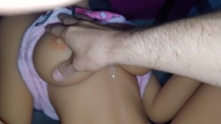 La tetona del salón me dijo que quería que le derramará mi leche sobre sus tetas