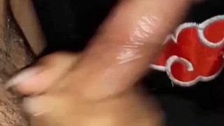 Le hago una rica mamada hasta correrse dentro de mi boca. Me encanta tragarme todo.