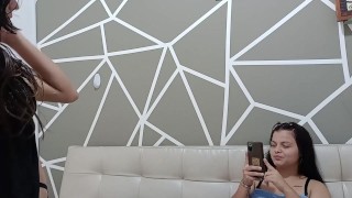 Una confusión de mi timida hermanastra hace que me la folle bien duro.