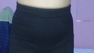 Jugando con mis senos por las mañanas