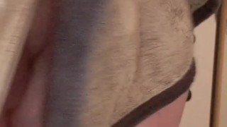 Je joue avec mes sextoys sous la douche, et j'éjacule deux fois