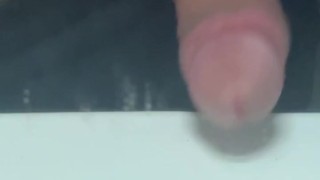 Ragazzo 20 anni si masturba cazzo grosso