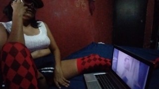 Me masturbo viendo a castigar a su niñera