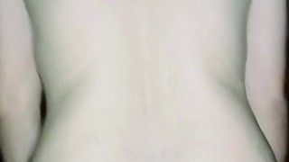 Dando sentadillas al vecinos y corriendose a chorros, creo que me ha preñado.