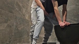 DUDE FUCK GUY AND CUM ON FACE