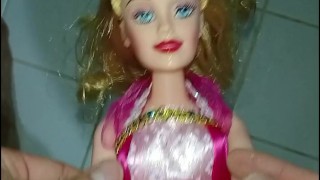 mi novia doll sumisa, me hace una paja a enorme pene grande y venozo, fetish doll, primer plano