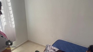 Me follo duro por el culo a mi vecina nueva mientras le ayudo con la mudanza a su apartamento.