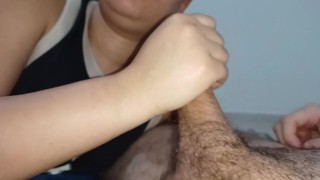 handjob making it really hard, teasing the bastard making him suffer, he wants to cum🍆🤤😵😋🥛💦🥛