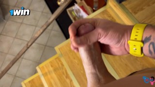 il mio coinquilino mi ascolta fare una cam e mi chiede di fargli un pompino