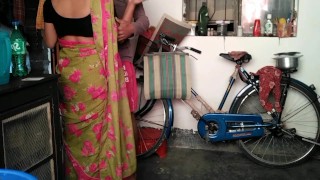 Village bhabi jab ghar me akele thi tab padosi devar ne mast chut ki chudai ki