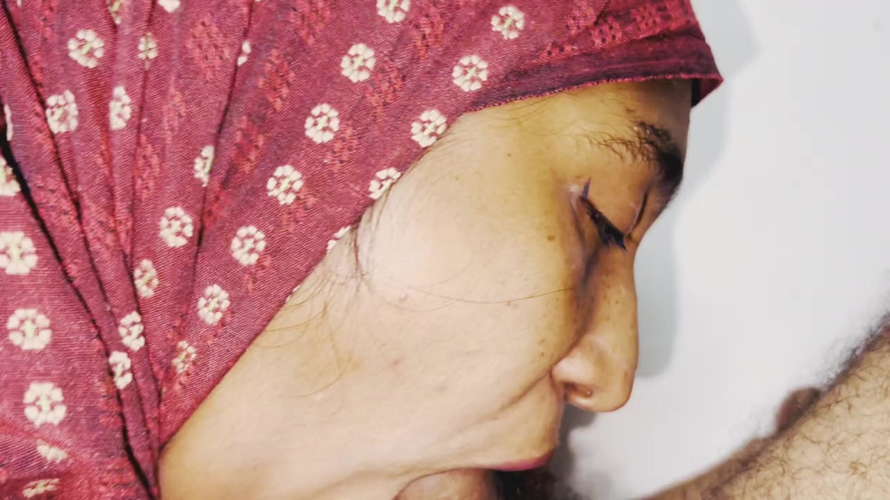 MUSLIM HIJAB Indian DEEPTHROAT QUEEN IS BACK, All the way down Sloppy Gagging Homemade Cum in mouth -IndiansPorno