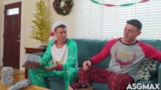 ''I'm Your Gift! My Mouth, My Ass, My AMAZING Cock'' - Sexy Roomie GIFTS His Hole For X-Mas