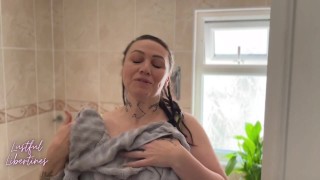 I could’t resist my wife’s cheating MILF best friend