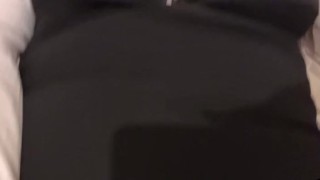 Je joue avec mes tétons
