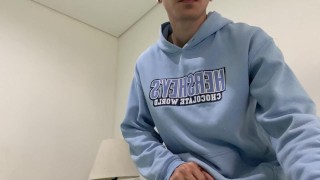 ME CALIENTA QUE MI VECINO CASADO ME VEA DESDE SU APTO