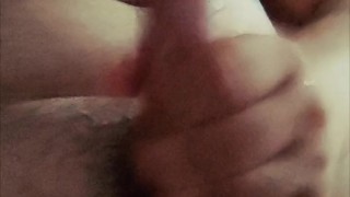 Me masturbo y mis vecinos me escuchan