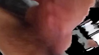 Pienso en las tetas grandes de mi novia culona