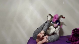 Furry showing off his feets~