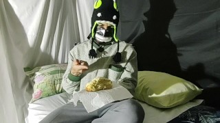 A Lezat le encanta la rosca y el pone su leche