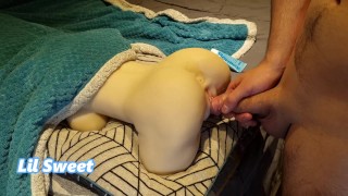 Le lleno el culo de semen a mi pequeña amiga