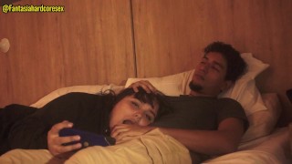 Mi hermanastra se traga mi pene despues de ver una peli, casi nos descubren