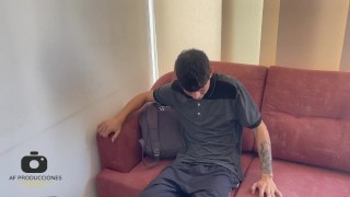 La pua de mi madrastra me engaña y se hace pasar por mi novia como pretexto para que la folle duro.